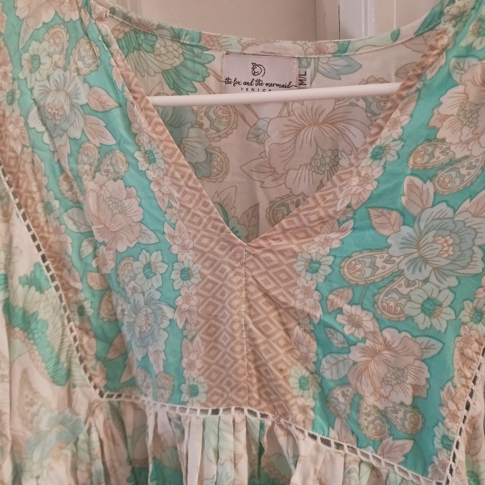 Elegant Floral Mini Dress in Cream and Blue - Picture 7 of 10